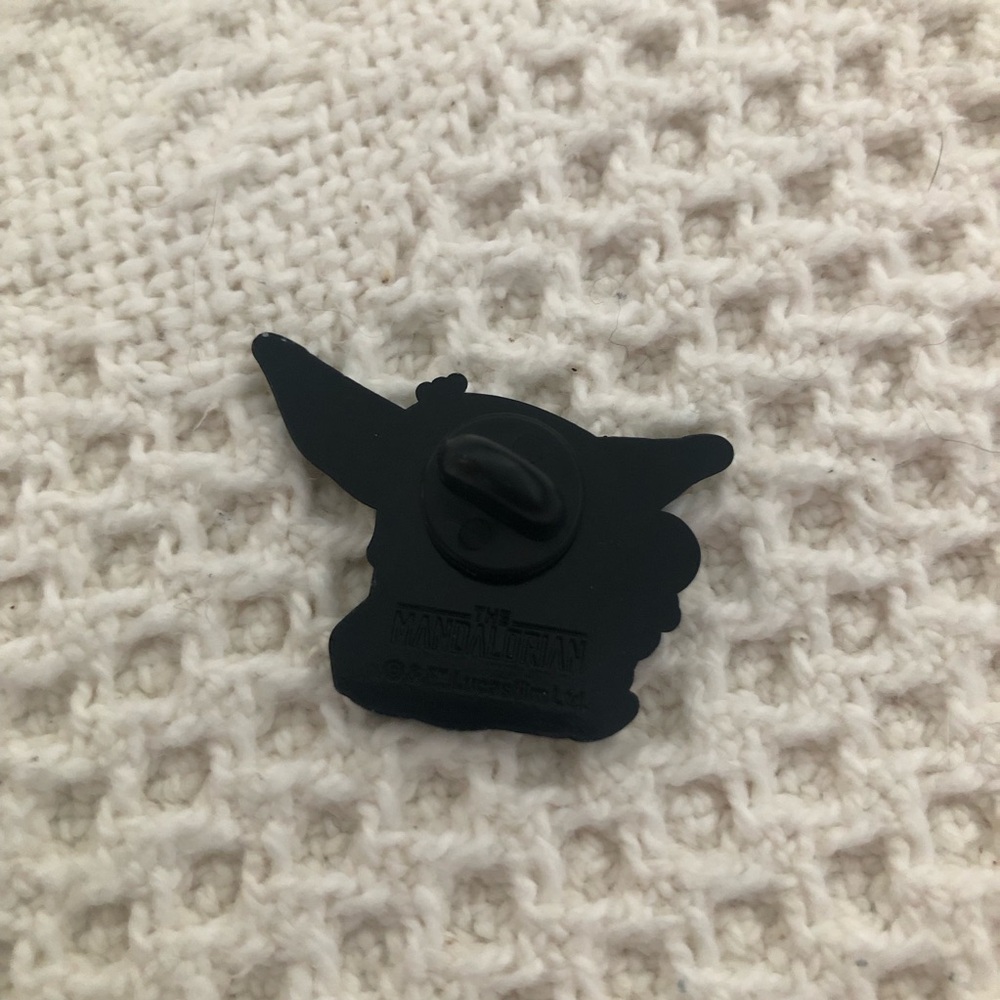 Baby Yoda Enamel Pin - Picture 2 of 2